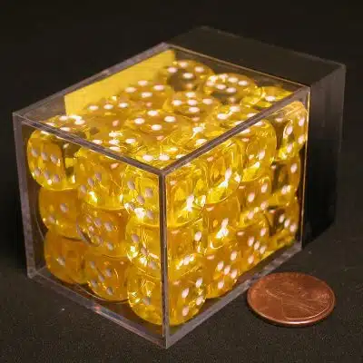 Translucent Yellow/white D6 12mm (36 stuks)